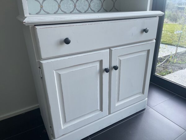White Hutch with French Quatrefoil Accent - Image 5
