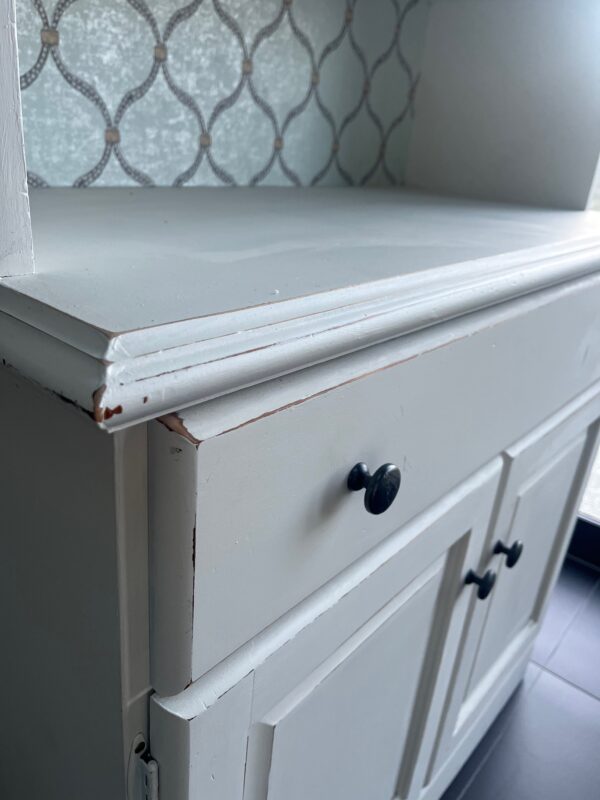 White Hutch with French Quatrefoil Accent - Image 4