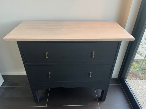 Elegant two-drawer chest - Image 2